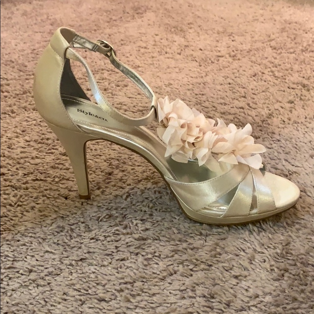 Champagne, T-strap, satin heels w sheer flowers